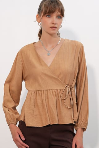 V-Ausschnitt Bluse mit Bindedetail aus Crepe