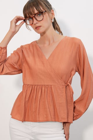 V-Ausschnitt Bluse mit Bindedetail aus Crepe
