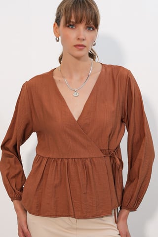 V-Ausschnitt Bluse mit Bindedetail aus Crepe