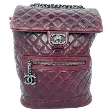 Chanel Kleiner Bergsteig-Rucksack aus burgunderfarbenem Kalbsleder