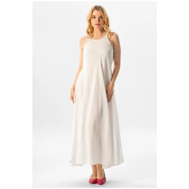 Sima Langes Sommerkleid in Weiß, aus Şile-Stoff mit Trägern.