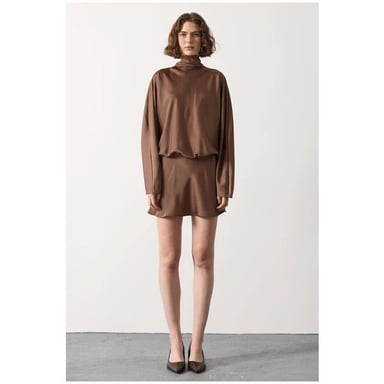 Satin-Minikleid mit hohem Kragen und Ballonärmeln – Braun