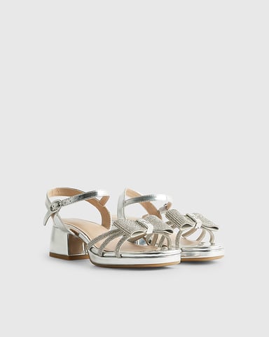 River Island Mädchen-Sandaletten mit Absatz Silberne Schleife mit Diamantverzierung
