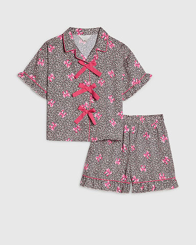 River Island Mädchen-Satinpyjama mit Leoparden-Schleifenprint in Braun
