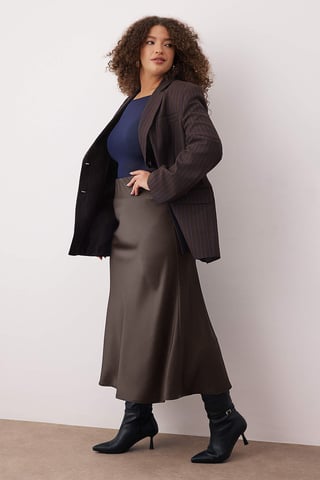 Trendyol Curve Damen Braun Einfarbig Midi Große Größen Röcke