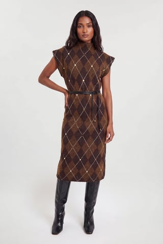 Karen Millen Strickkleid aus Wollmischung mit Nieten, Argyle-Muster, Gürtel und Midi-Länge