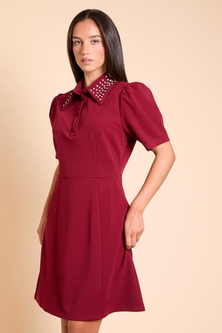 DP Luxe Minikleid mit Strasskragen und Shift-Schnitt