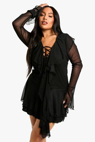 Boohoo Plus Mesh Rüschen-Skaterkleid zum Schnüren