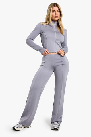 Figurbetonte Jacke mit Reißverschluss und Hose mit weitem Bein