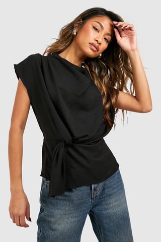 Boohoo Bluse mit gerafftem Knotendetail vorn und Wasserfallausschnitt