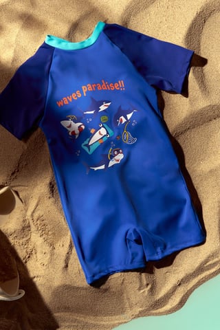 Penti Jungen-Slip-Badehose mit Circus-Hai-Print