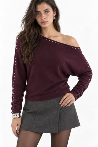 Bluse mit U-Boot-Ausschnitt und Steinverzierung