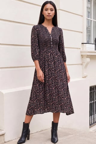 Petite Kleid mit Blumenmuster und gerafftem Oberteil