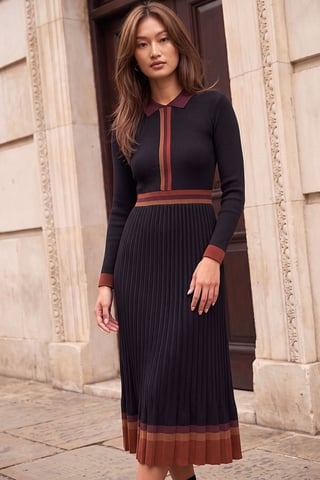 Kontrastierendes Plissee-Strickkleid