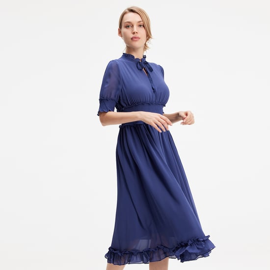 Chiffonkleid mit Smokings und kleinen Rüschen - Image 2