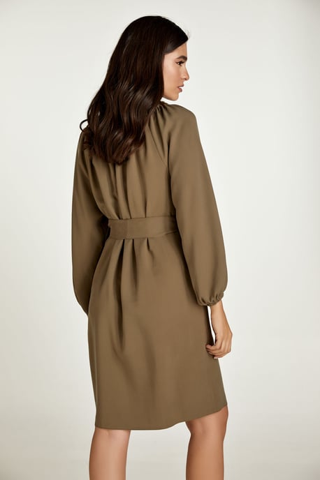 Olivgrünes Kleid mit Gürtel und Taschen - Image 3