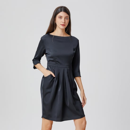 Geripptes Kleid mit Falten - Image 2