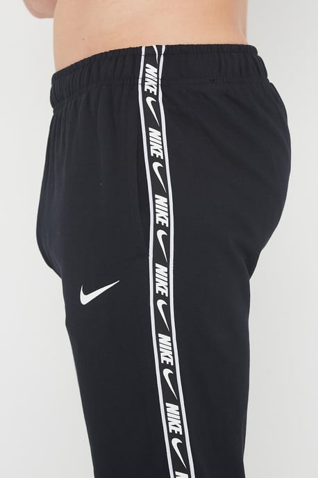 Nike Herren Wiederholung Taping Logo Fleece Cuffed Jogger in Schwarz - Image 4