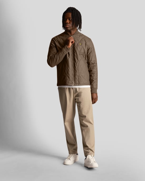 Herren-Steppjacke von Lyle & Scott in Oliv - Image 2