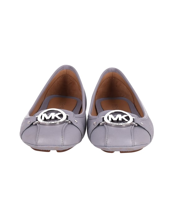 Michael Kors Fulton Mokassin Ballerinas aus pastellblauem Leder - Image 2
