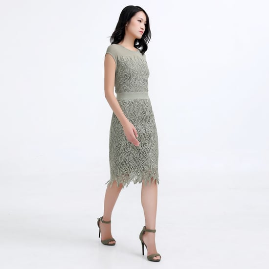 Tailliertes Kleid aus Makrospitze und Tüll - Image 2