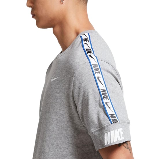 Nike Herren NSW Repeat T Shirt Grau - Image 4