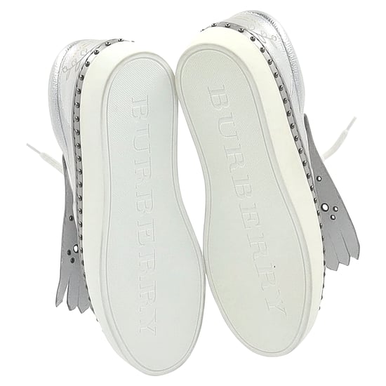 Burberry Kiltie Fransen Detail Slip-On Sneaker Metallic Silber Leder - Image 6