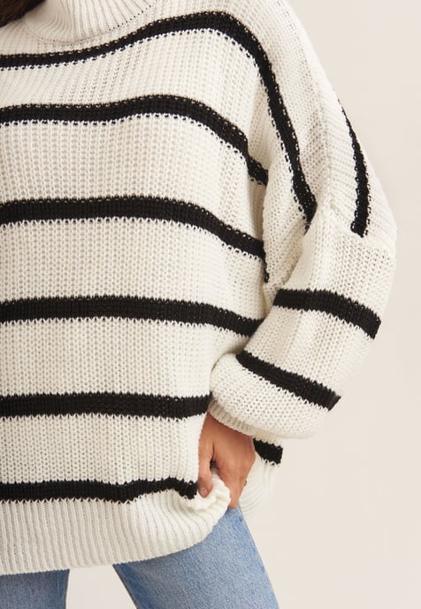 Kuscheliger Strickpullover mit hohem Kragen - Image 4