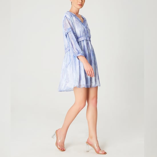 Kurzes Trapezkleid aus Chiffon mit abstraktem Druck - Image 2