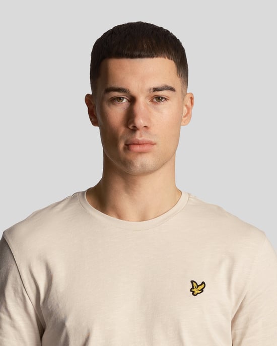 Lyle & Scott Grobstrick-Slub-T-Shirt für Herren in Beige - Image 4