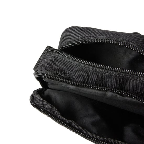 Die Lyle and Scott Reporter-Tasche ist perfekt für den Mann in Bewegung. Erhältlich in einer Reihe von Farben, ist unsere Reporter-Tasche für Männer vielseitig einsetzbar, um zu jedem Outfit zu passen. Mit einem Hauch von Vintage und mit unserer Golden Ea - Image 3