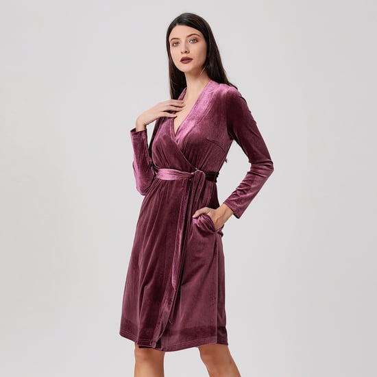 Wickelkleid aus Samt mit V-Ausschnitt - Image 2