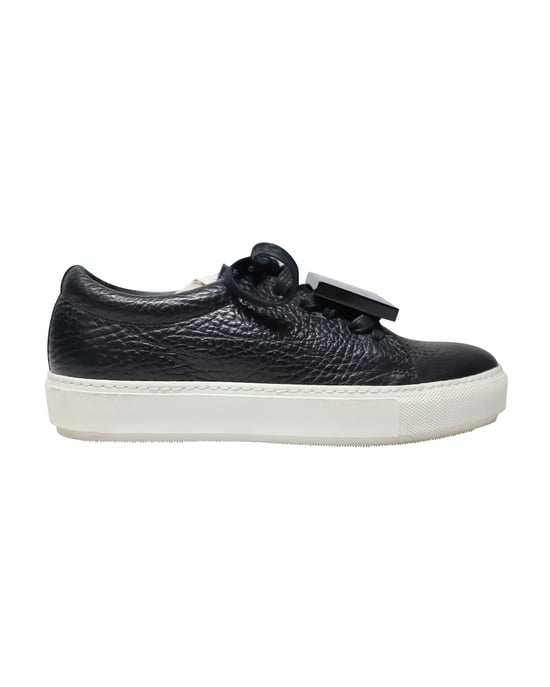 Acne Studios Adriana Low Top Sneakers aus schwarzem Kalbsleder - Image 1