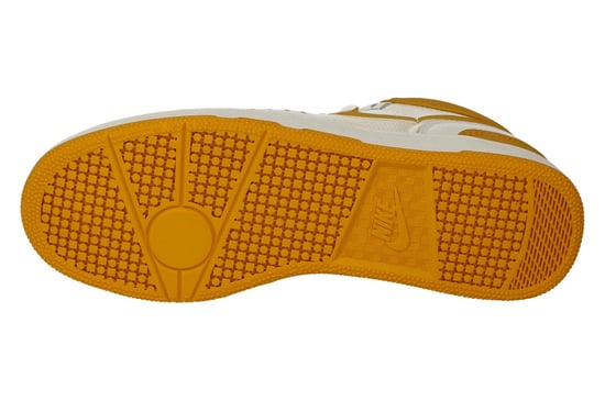 Nike Attack QS Sp Mens White Trainers