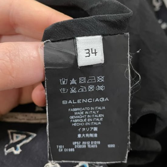 Balenciaga V-Ausschnitt Drucktop aus schwarzer Seide - Image 4