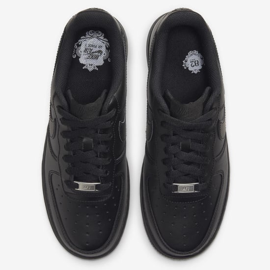 Nike Air Force 1 '07 Frauenturnschuhe in Schwarz - Image 2