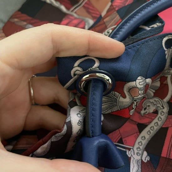 Hermès bedruckte Seiden-Stadt Tasche aus mehrfarbiger Seide und Leder - Image 5