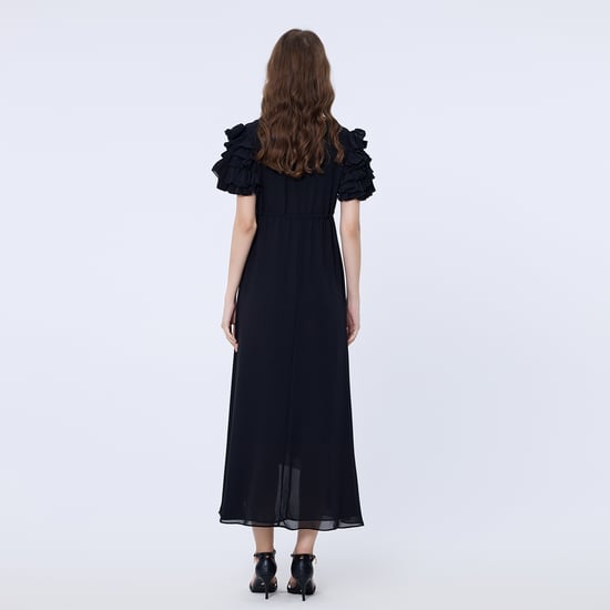 Schulterlanges Kleid mit Rüschen - Image 3