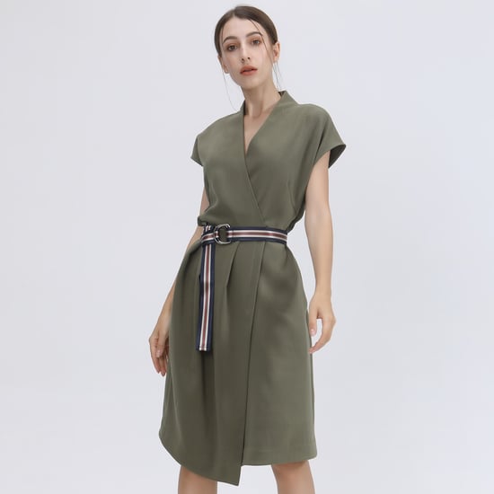 Mittellanges Kleid mit Wickeloptik und zusätzlichem Gürtel - Image 3