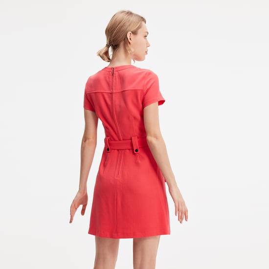 Kurzes Kleid mit aufgesetzten Taschen - Image 5
