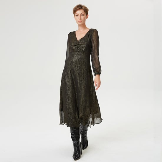 Midikleid mit goldenem Glitzereffekt und V-Ausschnitt - Image 2