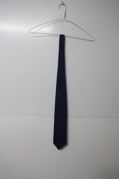 Maulbeerbaum-Fensterpaneel-Druck Krawatte aus marineblauem Seide - Image 6