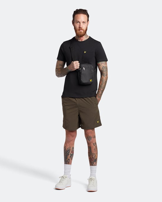 Lyle & Scott Einfarbige Badeshorts in Olive - Image 3