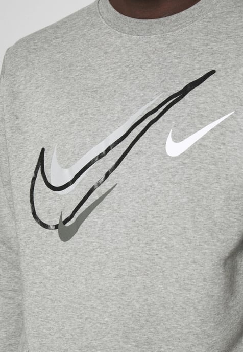 Nike Herren Multi Swoosh Crew Neck Trainingsanzug in Grau - Image 4