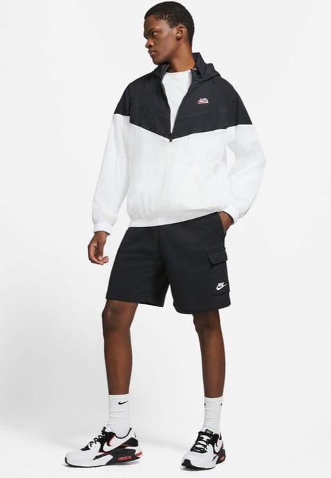 Nike Club Herren-Cargoshorts in Schwarz - Image 6