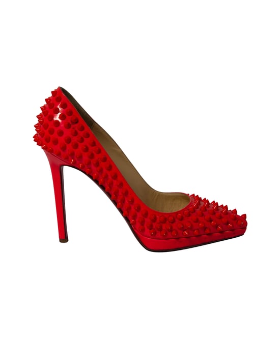 Christian Louboutin Pigalle Plato 120 Spiked Heels in neonglänzendem rotem Lackleder - Image 1