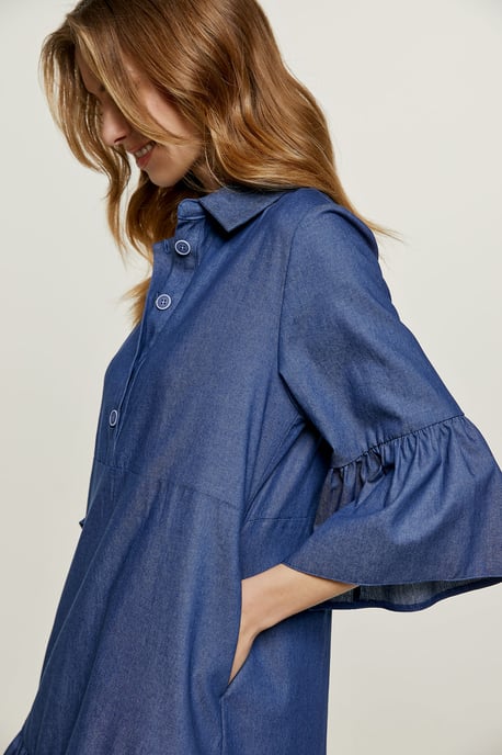 Denim Kleid mit Glockenärmeln und Rüschensaum - Image 5