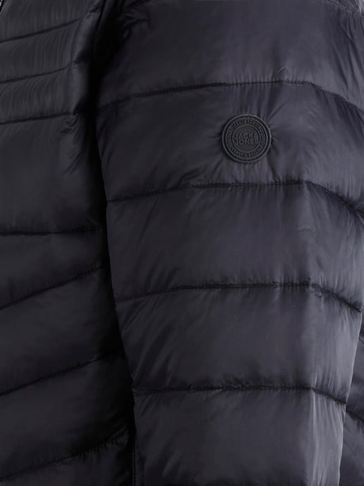 Bequeme Steppjacke für Herren von der Marke JACK & JONES. Sehr angenehm zu tragen, bequem und sportlich geschnitten zugleich. Zwei Seitentaschen bieten sicheren Platz für Habseligkeiten. Weiche, atmungsaktive Baumwolle und präzise Verarbeitung kennzeichne - Image 5