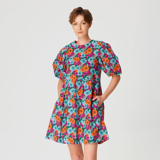 Kurzes Trapezkleid mit Blumendruck - Image 1