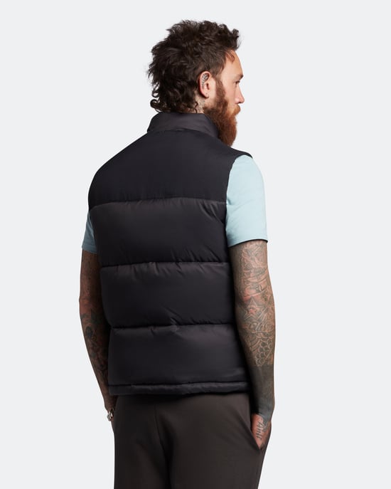 Lyle & Scott Wattierte Weste in Schwarz - Image 3